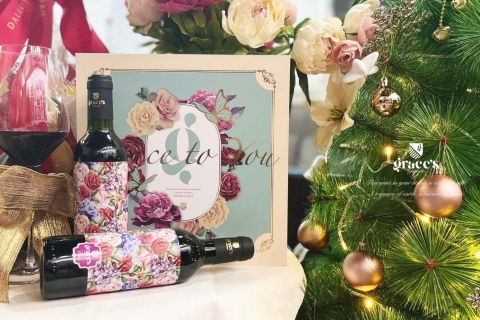 Không khí Giáng Sinh trọn vẹn với vang sủi & Champagne – Biểu tượng của lễ hội và sự khởi đầu mới